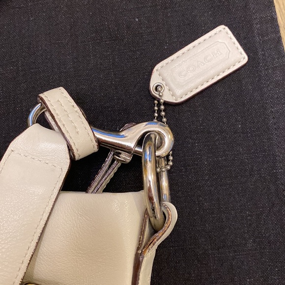 Coach crossbody bag in cream- silver hardware detail - Picture 3 of 8